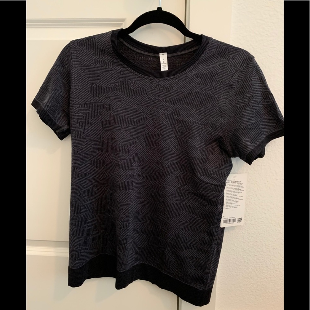 Swiftly Breathe SS Tee. Lululemon. Size 8.